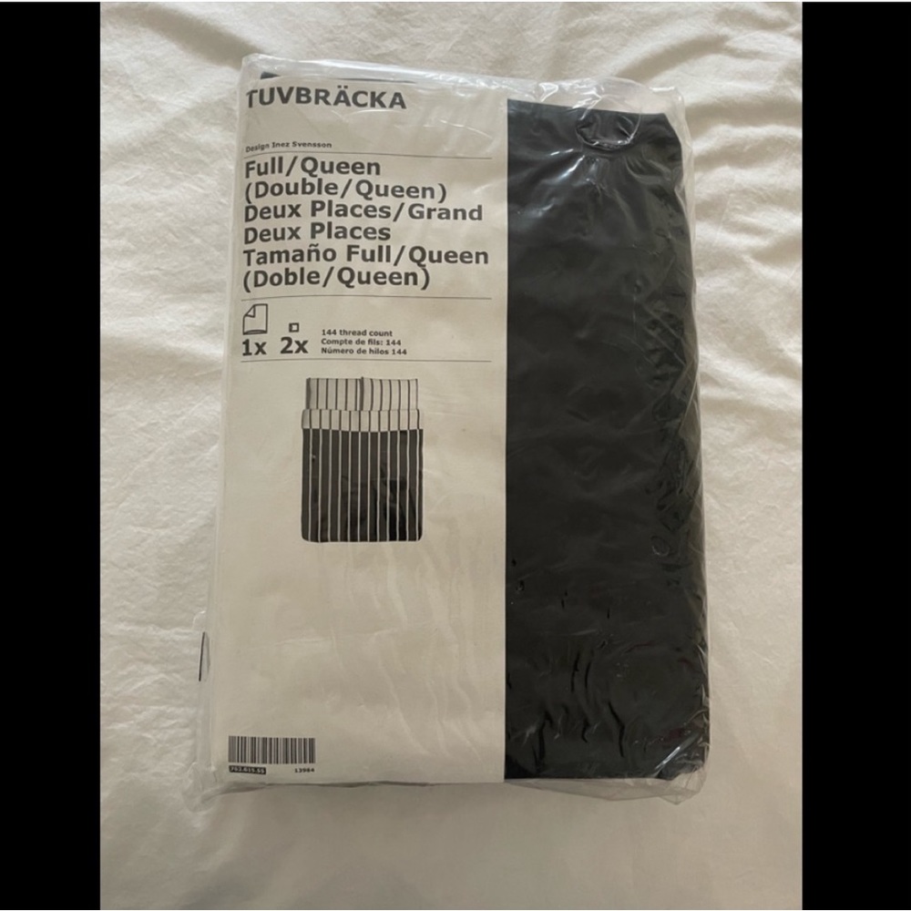 Queen duvet cover and pillow set